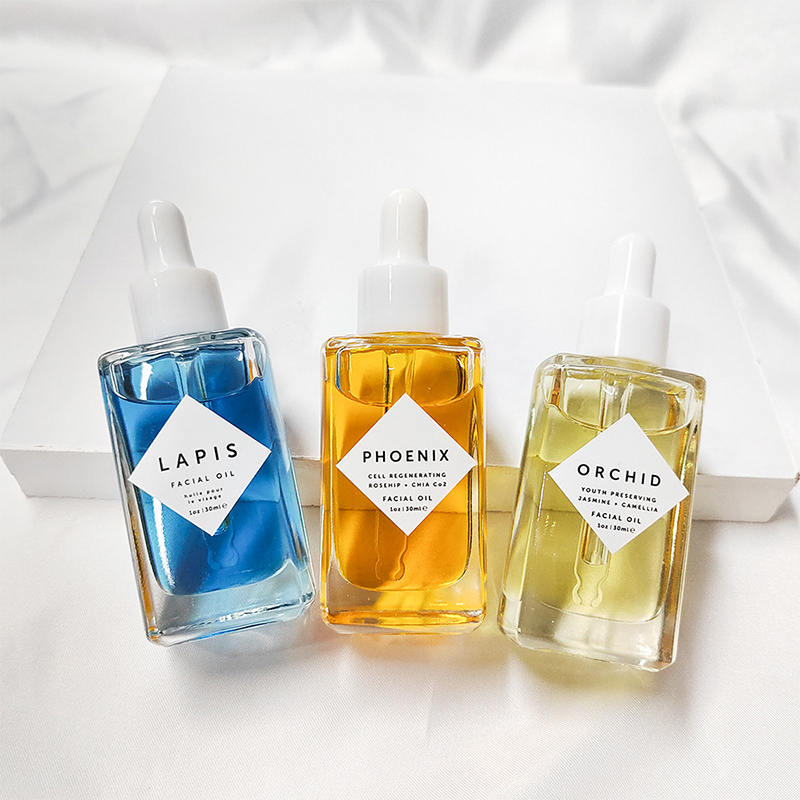 Eterično ulje za njegu lica od 30 ml plave krizanteme hidratizira, njeguje i obnavlja kožu